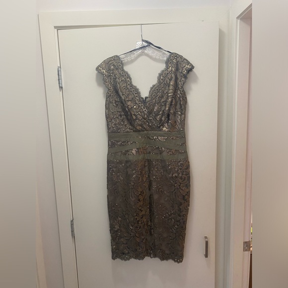 TADASHI SHOJI gold sequin midi even dress! - Picture 3 of 9